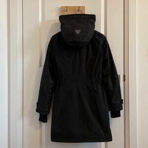 Aritzia TNA Mountaineering down-filled parka